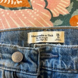Abercrombie & Fitch 90s Straight Ultra High Rise Jeans size 28